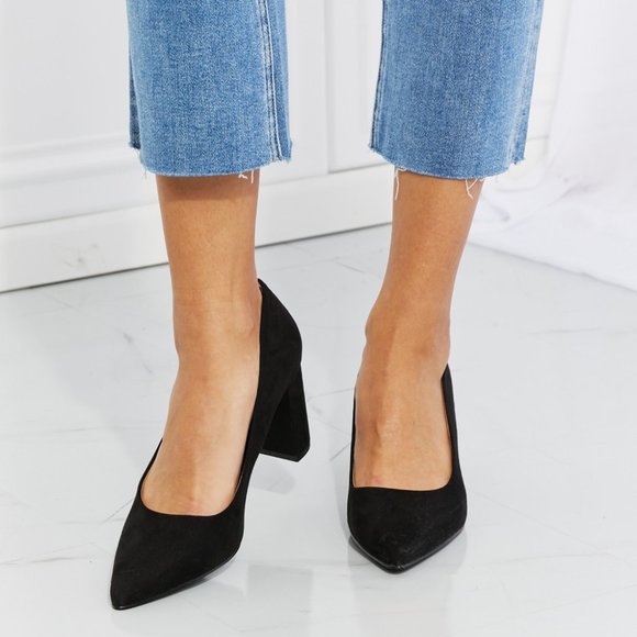 Qupid Point Toe Pumps in Black - Picture 2 of 7